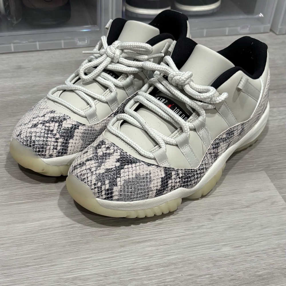 Snakeskin Jordan low 11 Pattern Sneakers